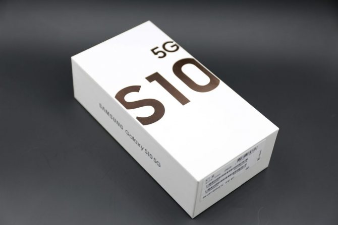 Коробка нового Samasung Galaxy S10 с возможностью 5G