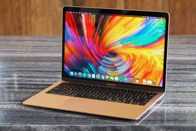 MacBook Air 2020 золотого цвета